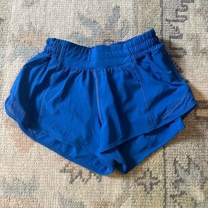 Lululemon Hotty Hot 2.5” short in size 4